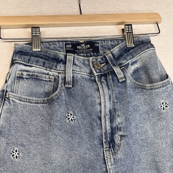 Hollister Daisy Embroidered Jeans Ultra High Rise Light Blue Wash Size 23R - Picture 3 of 8